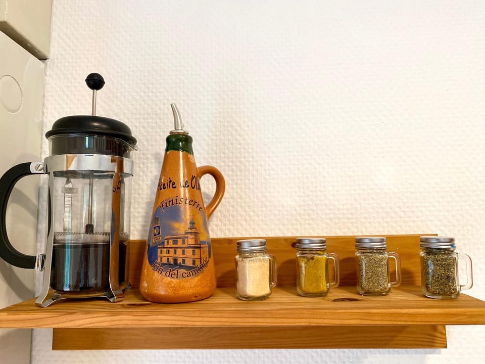 Coffee/tea facilities, Food