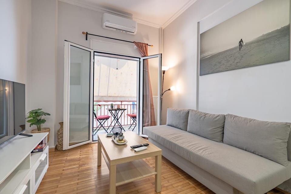 TV and multimedia, Seating area, air conditioner