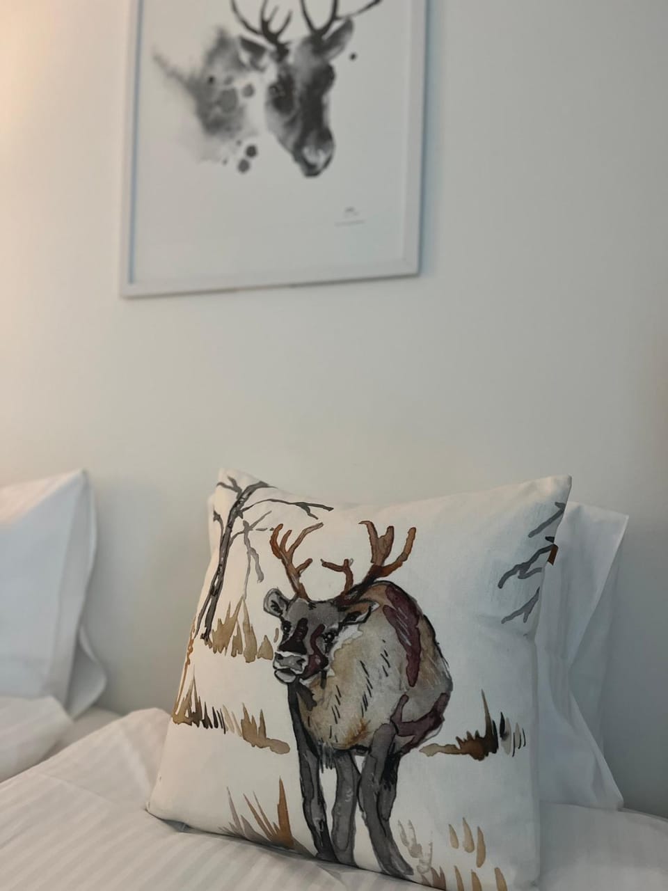 Bed, Photo of the whole room, Decorative detail, Bedroom