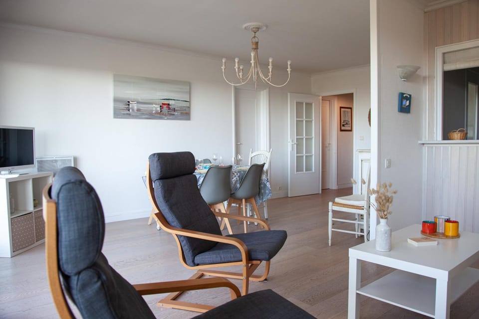 Communal lounge/ TV room, TV and multimedia, Living room, Seating area
