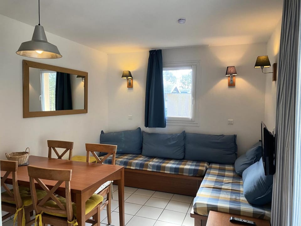 Bed, Bedroom, kitchen