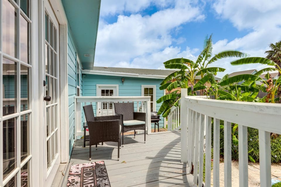 1 Mi to Moody Gardens & Beaches: Galveston Home House in Galveston Island