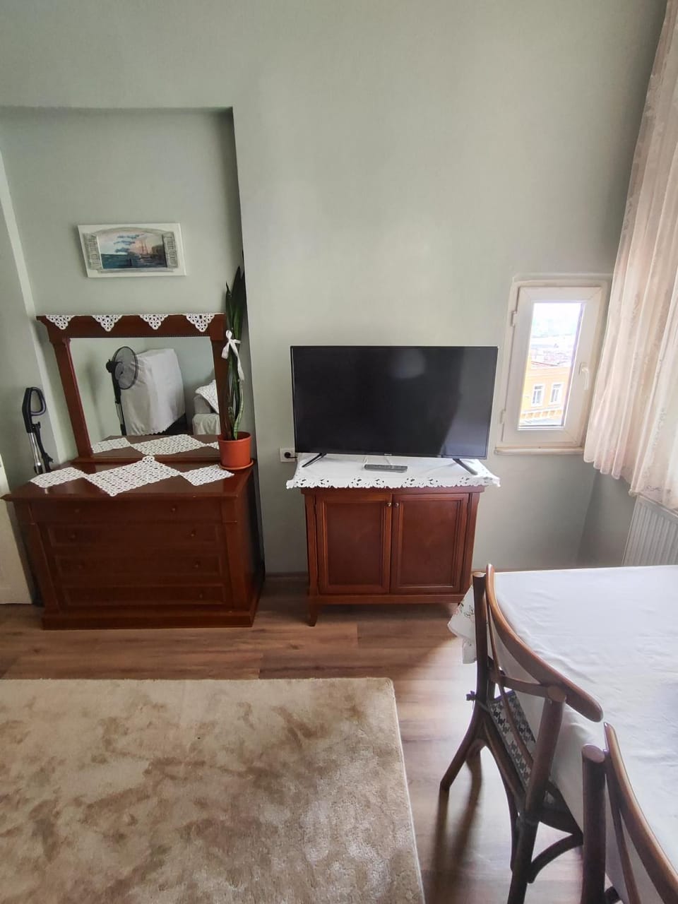 TV and multimedia, Living room, Seating area, Dining area