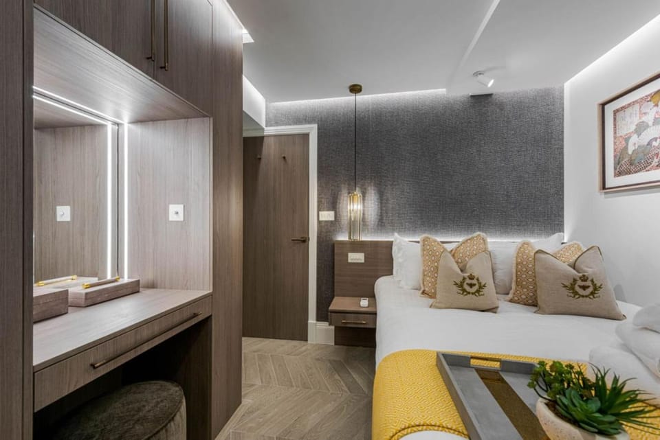 Unbeatable Location - Charming 2Bd 2Bth in Knightsbridge with AC Apartment in City of Westminster