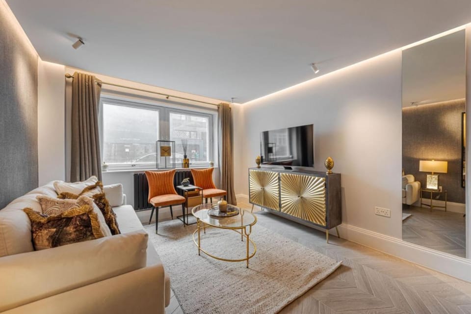 Unbeatable Location - Charming 2Bd 2Bth in Knightsbridge with AC Apartment in City of Westminster