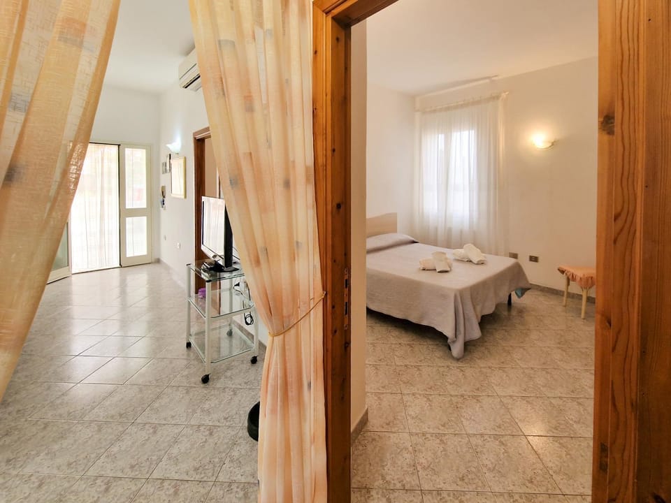 Living room, Photo of the whole room, Bedroom