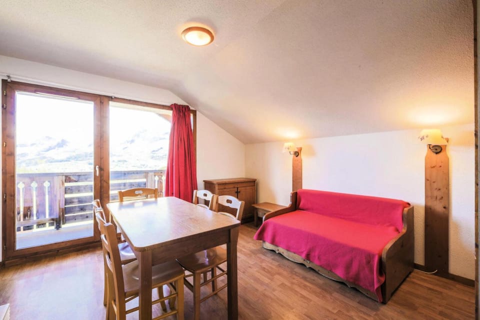 Bed, Bedroom, kitchen