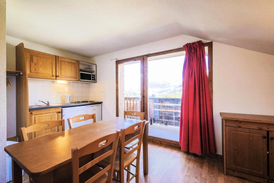 Bed, kitchen