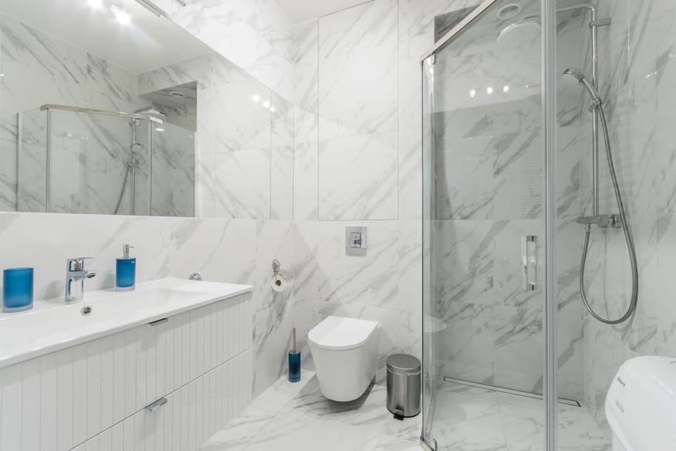 Shower, Toilet, Bathroom, towels