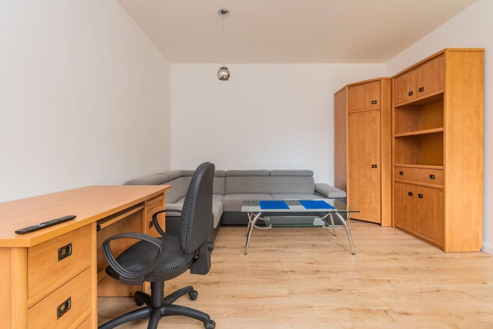 Bed, Living room, Photo of the whole room, Seating area, Dining area, wardrobe
