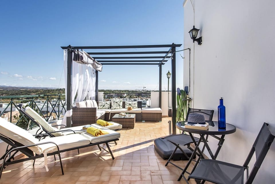 View (from property/room), Balcony/Terrace, Seating area, sunbed