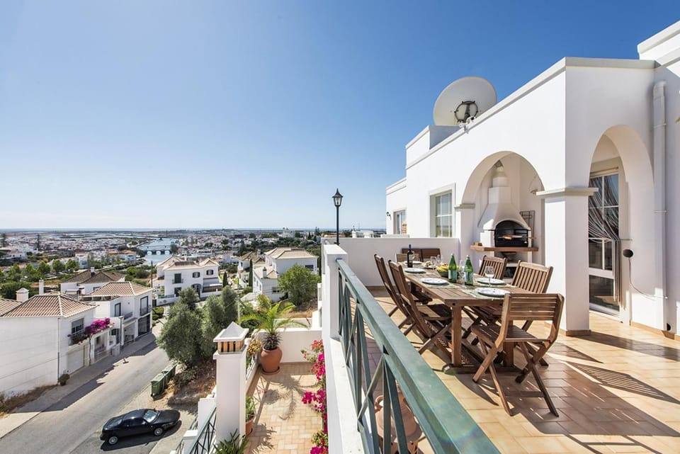 Property building, Patio, Day, Neighbourhood, View (from property/room), Balcony/Terrace, Living room, Dining area, City view, Sea view, Street view, Location