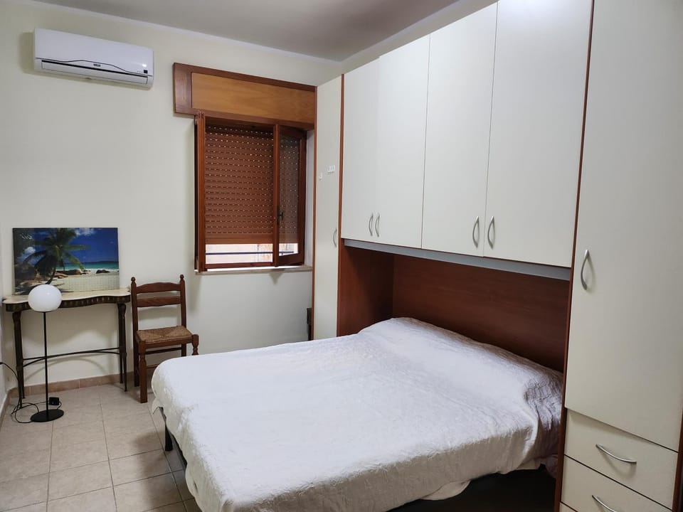 Bed, Bedroom, wardrobe, air conditioner