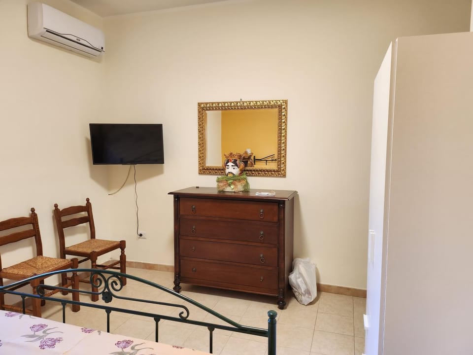 TV and multimedia, Bedroom, wardrobe, air conditioner