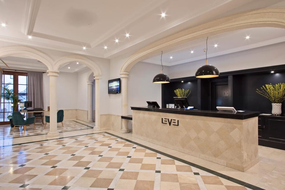 Facade/entrance, TV and multimedia, View (from property/room), Lobby or reception