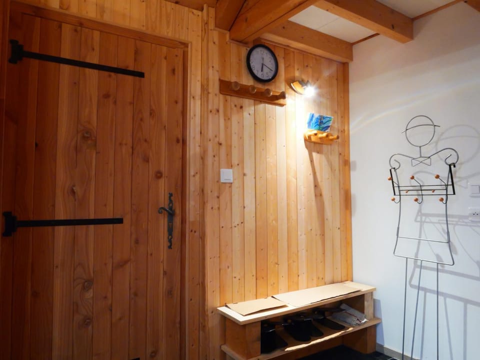 Kitchen or kitchenette, storage