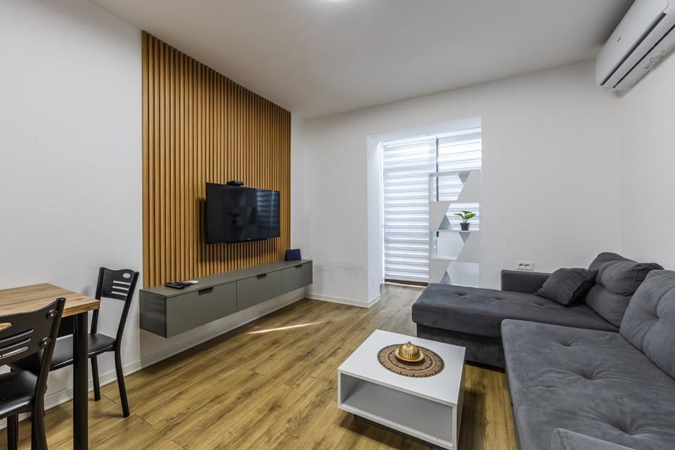 City Center Apartment Cozy 1BR with Patio by PikHost Apartment in Tirana