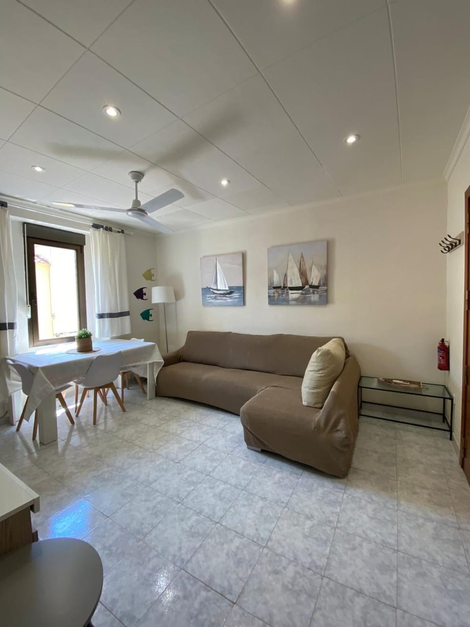 Seating area, Dining area