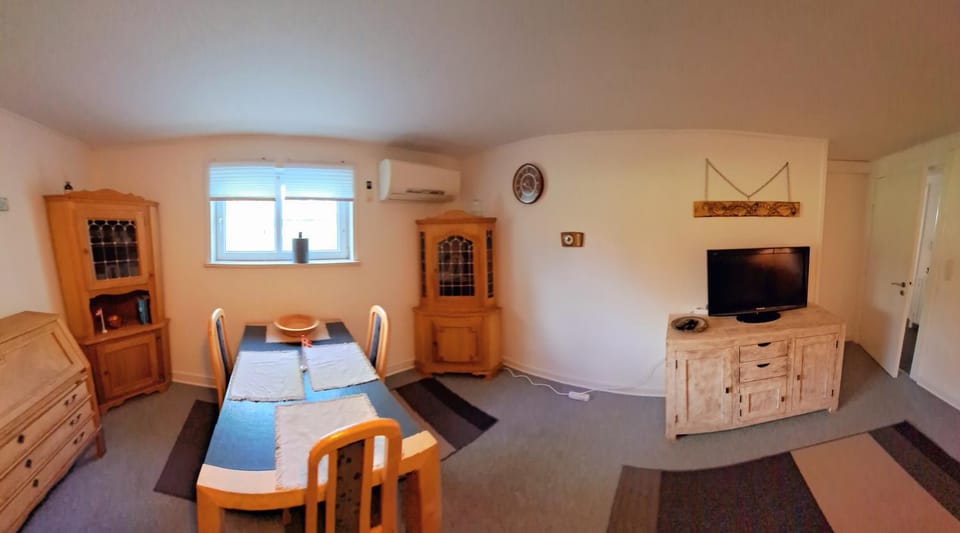 TV and multimedia, Living room, Seating area, Dining area