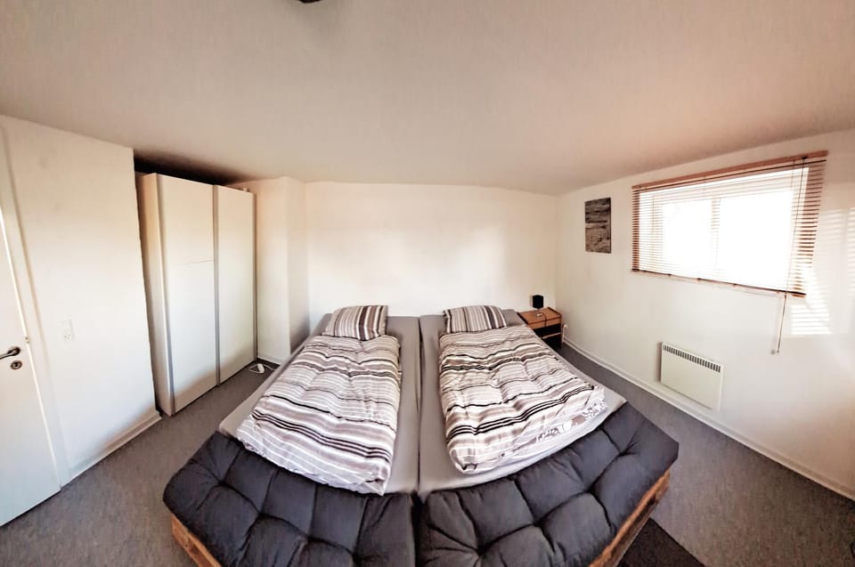 Bed, Seating area, Bedroom, wardrobe