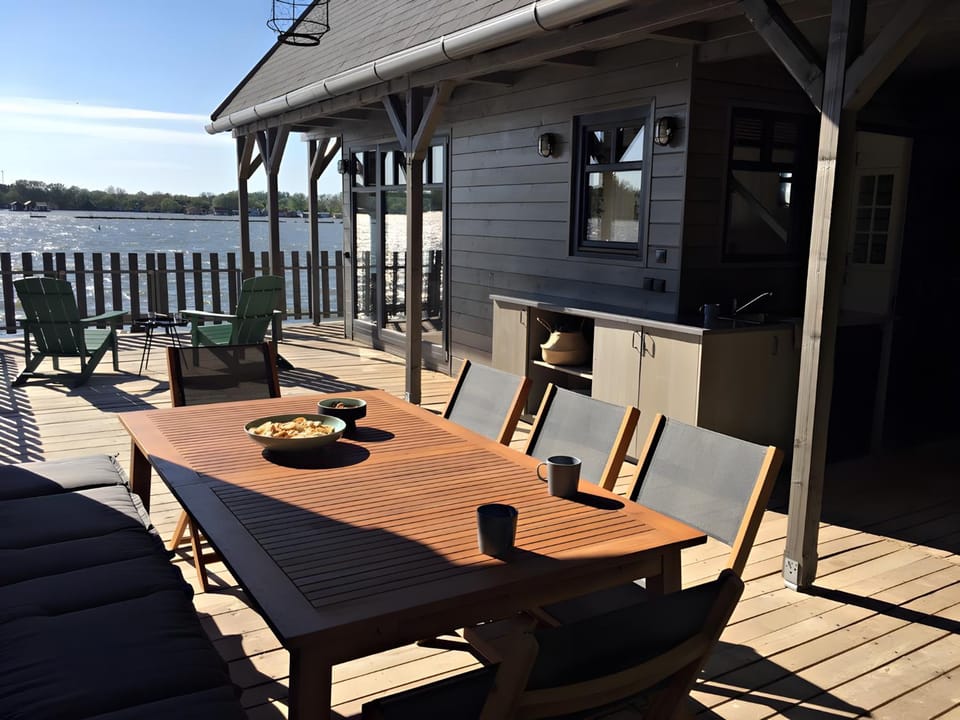 Balcony/Terrace, Meals