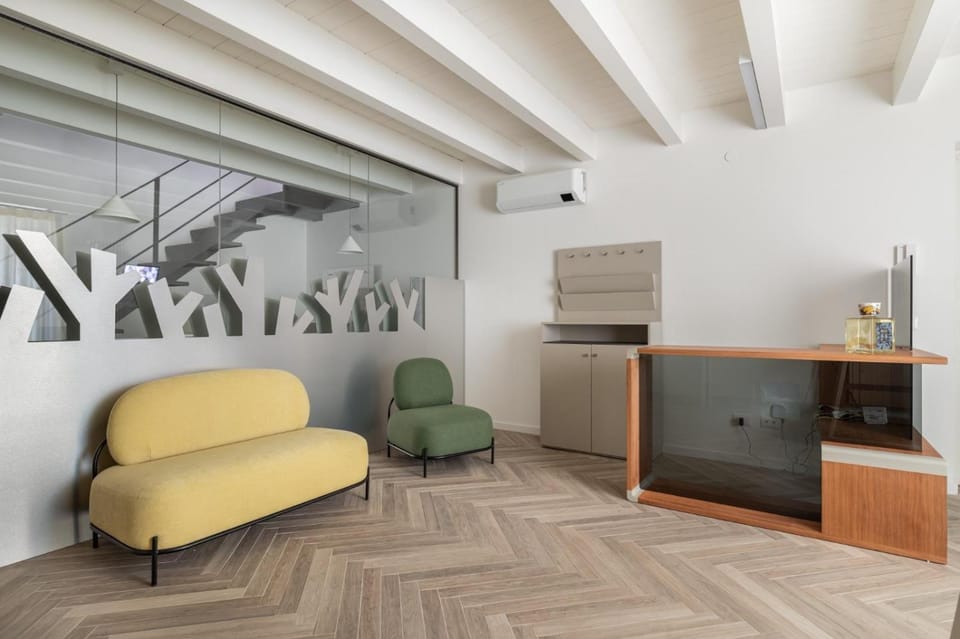 Living room, Seating area