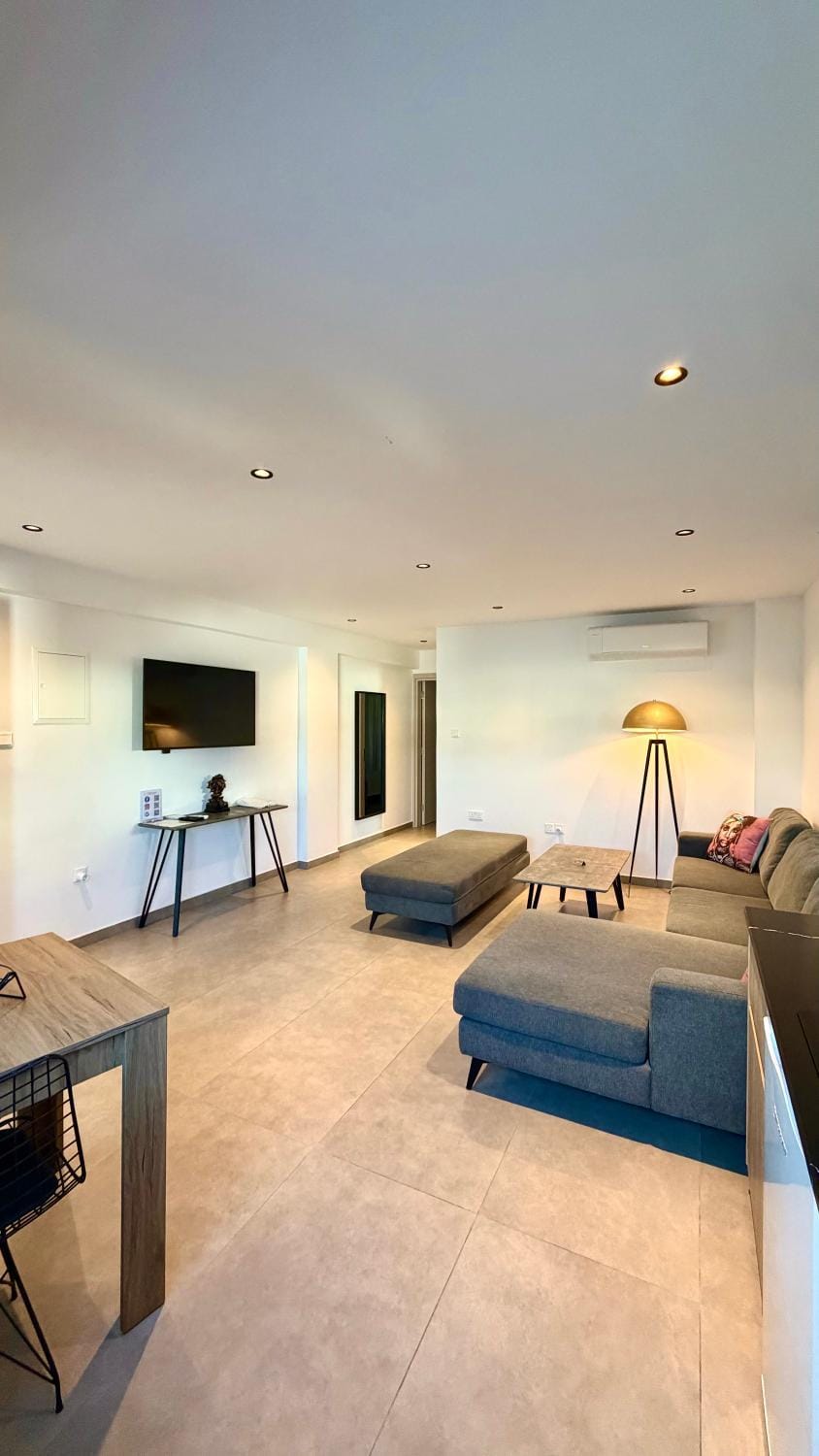Communal lounge/ TV room, TV and multimedia, Living room, Seating area