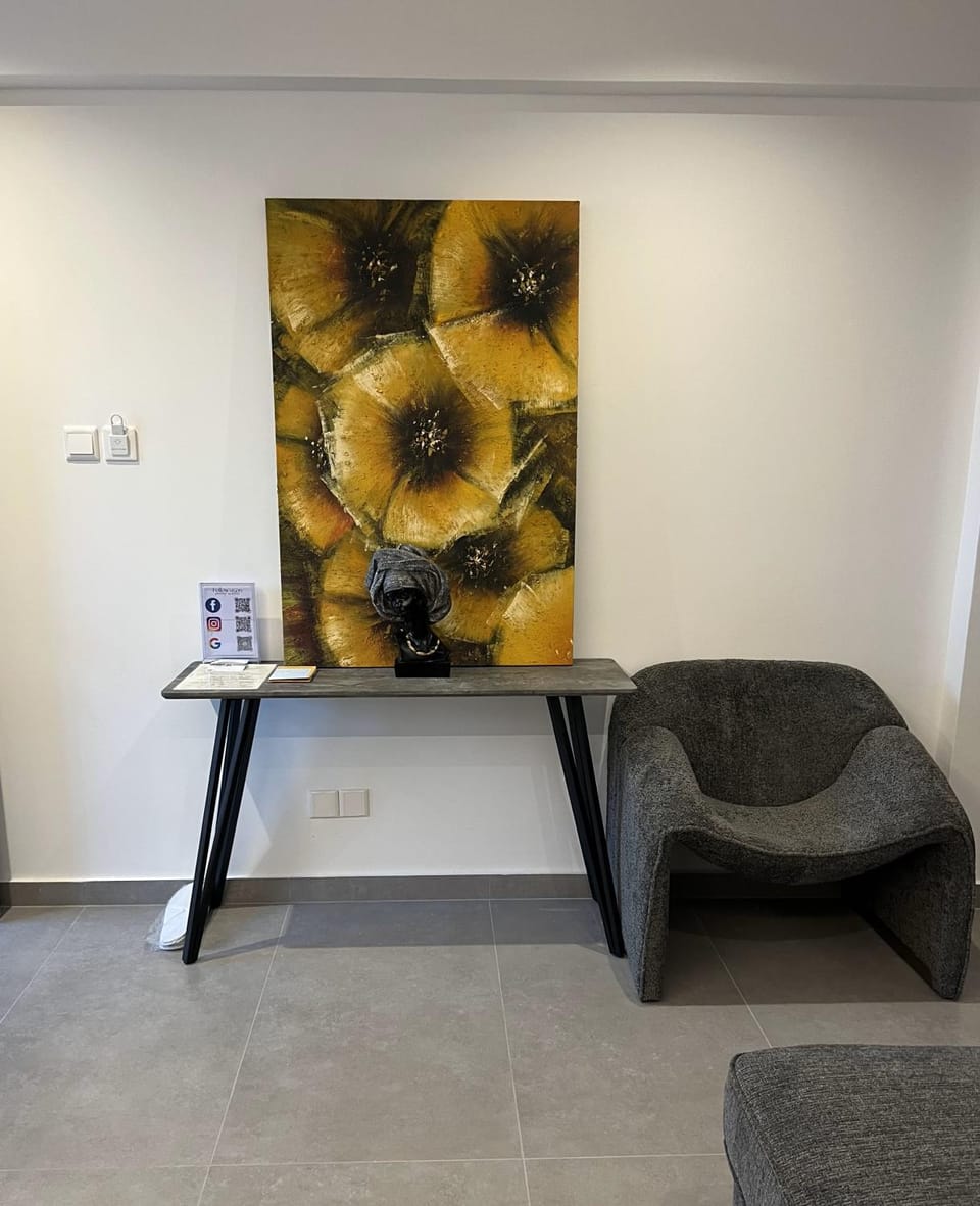 Living room, Decorative detail, Seating area