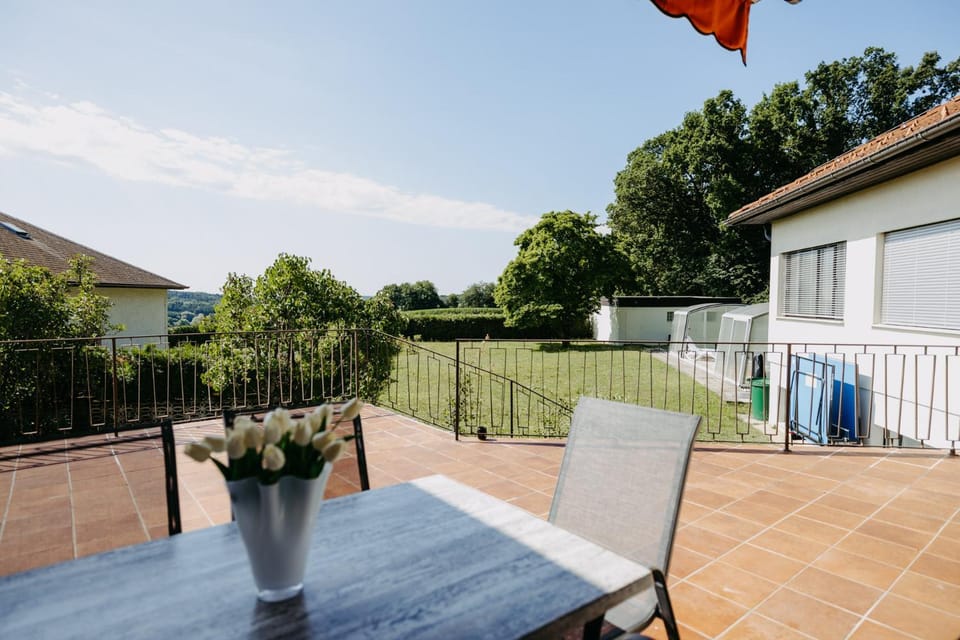View (from property/room), Balcony/Terrace, Dining area