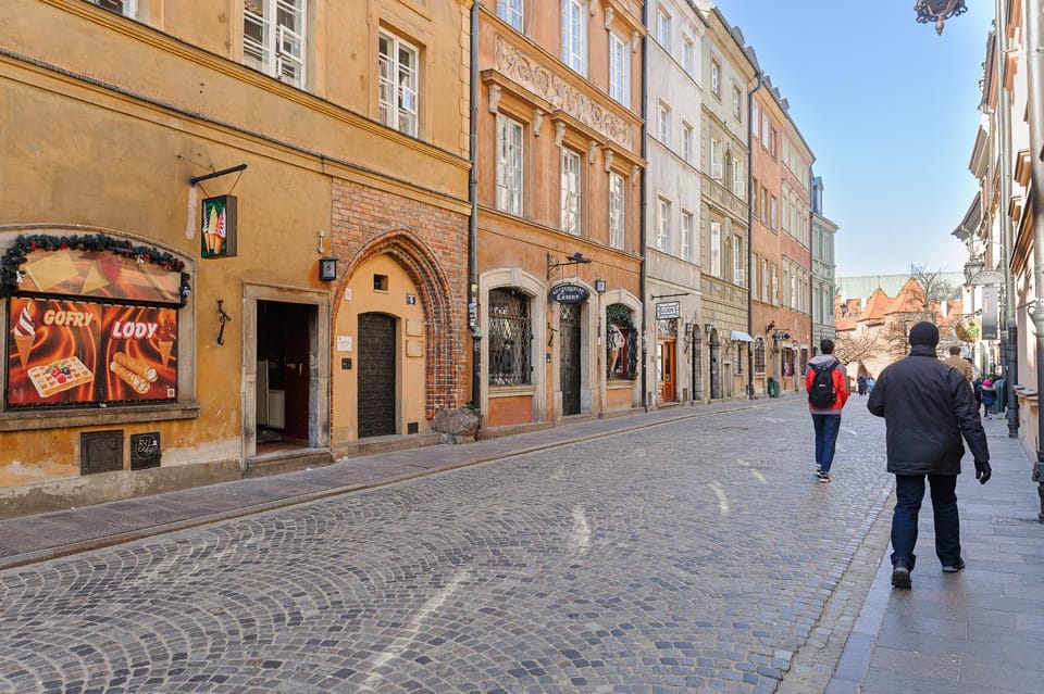 Day, Neighbourhood, City view, Street view, Location