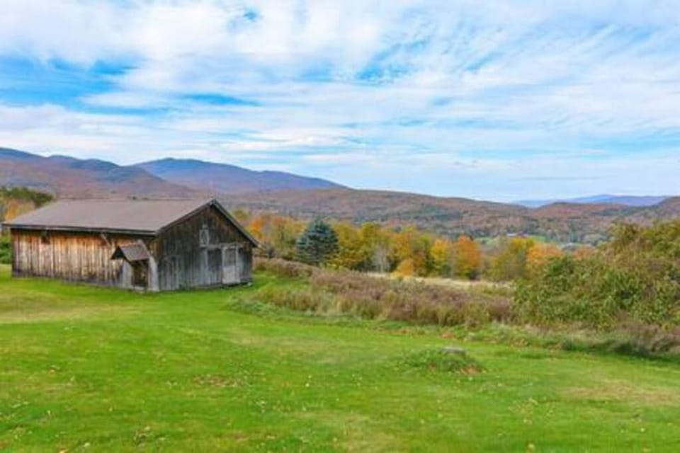 Farmhouse with Mountain Views Near Stowe and Smuggs House in Morristown