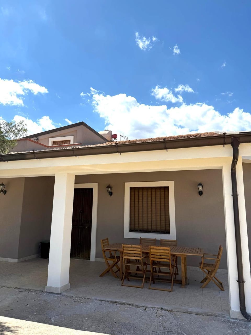 Property building, Patio, Day