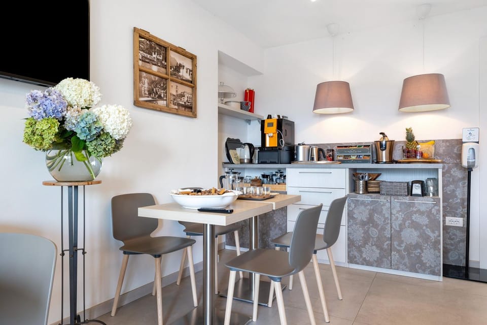 Property building, Kitchen or kitchenette, Living room