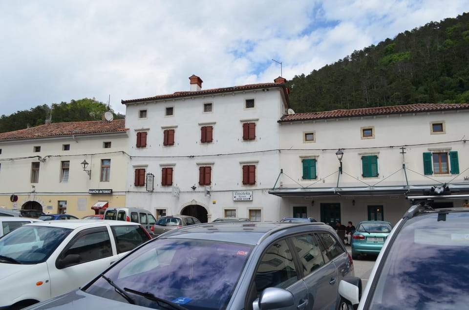Facade/entrance