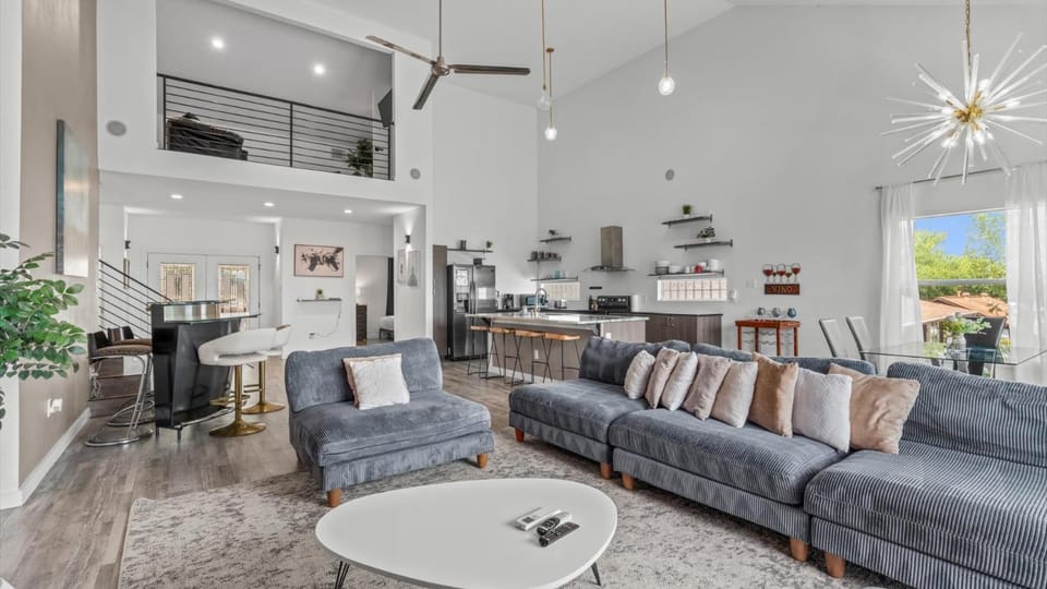 Living room, Seating area