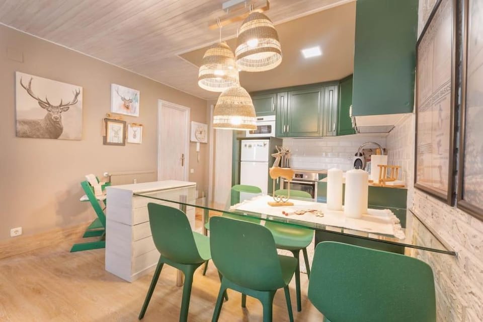 Dining area, kitchen