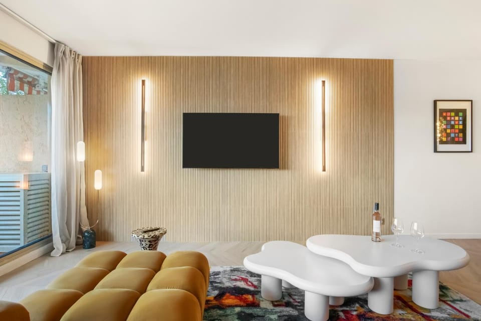 Communal lounge/ TV room, TV and multimedia, Living room