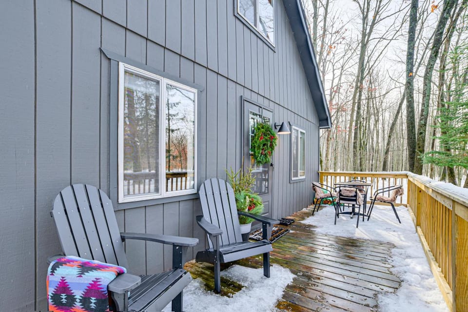 Roscommon Chalet w/ Hot Tub Near Higgins Lake! House in Michigan