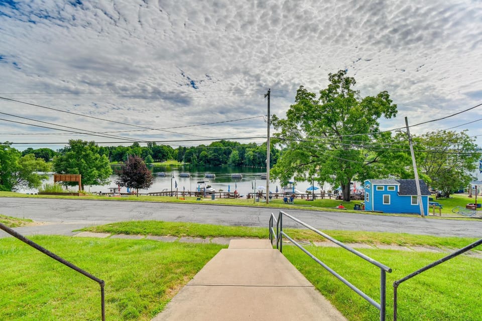 8 Mi to Micron Technology! River-View Apt Apartment in New York