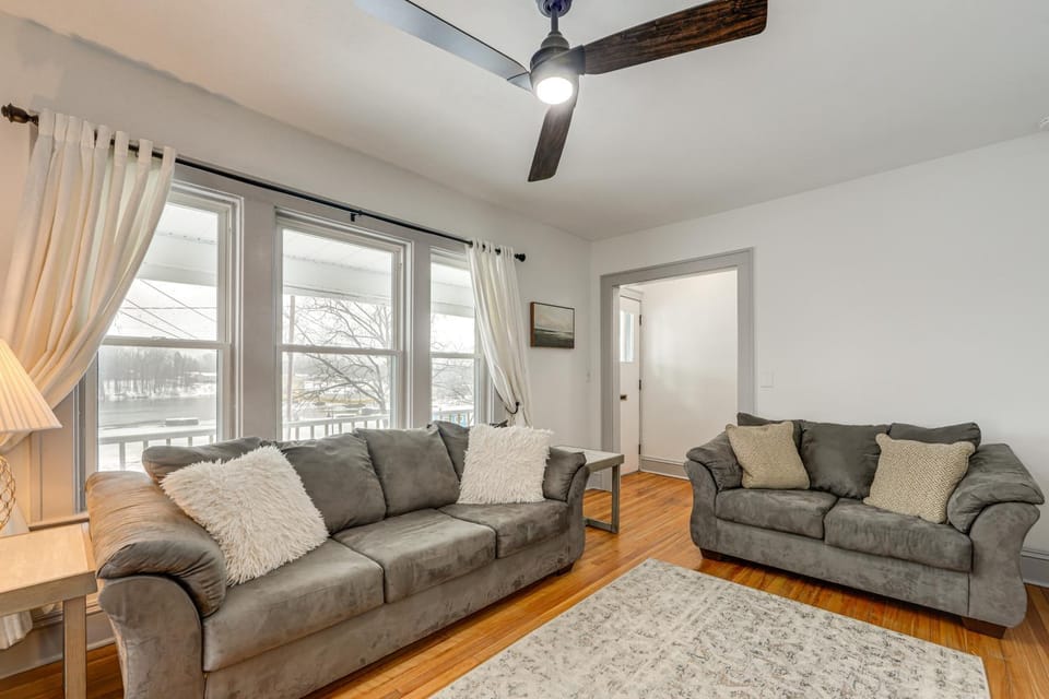 8 Mi to Micron Technology! River-View Apt Apartment in New York