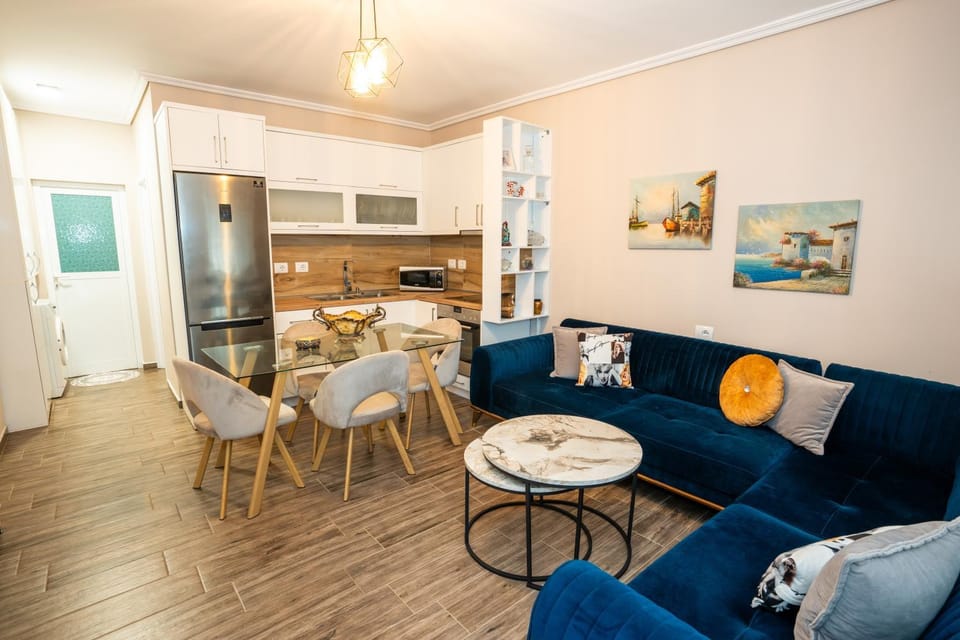 Kitchen or kitchenette, Living room, Seating area, Dining area