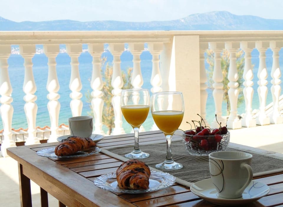 Bird's eye view, View (from property/room), Balcony/Terrace, Food and drinks, Decorative detail, Beach, Mountain view, Sea view, Sea view
