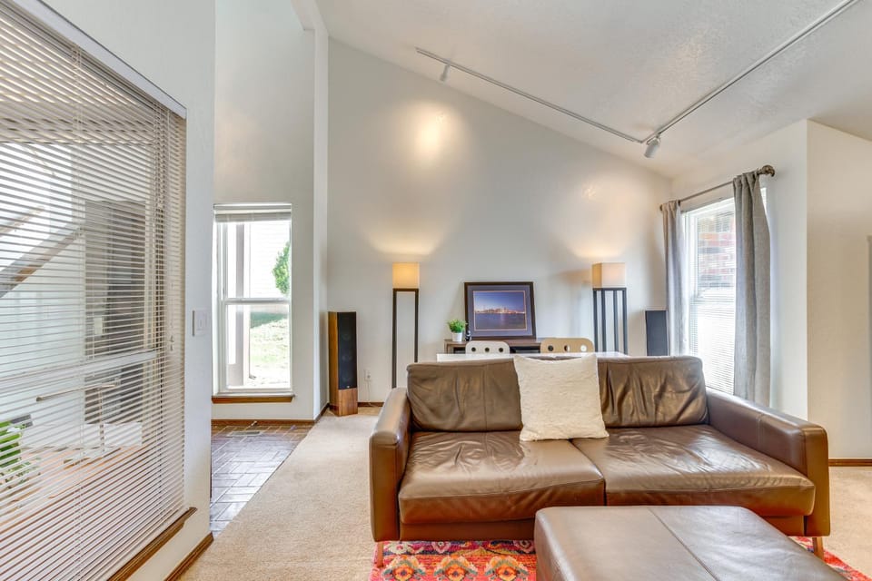 Edmond Townhome w/ Pool Access Near Arcadia Lake! House in Edmond