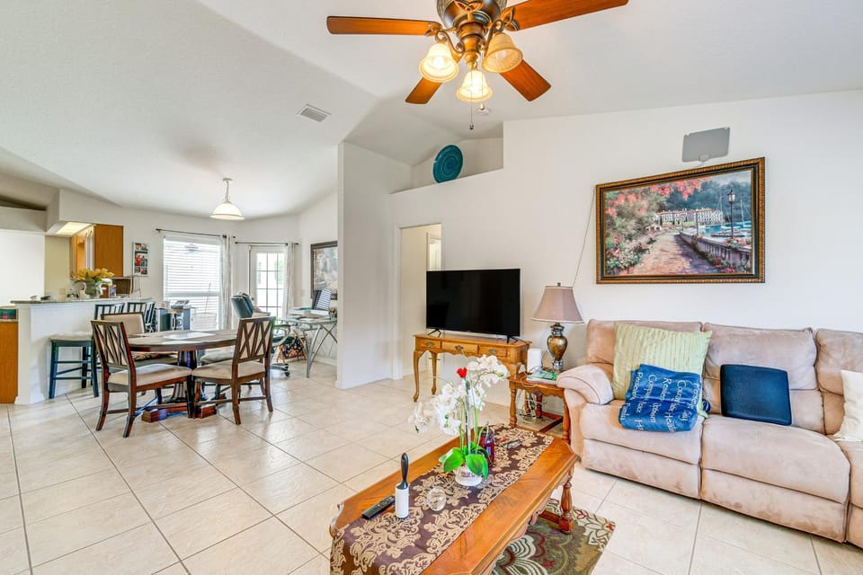 Port Charlotte Home ~ 3 Mi to Beach & Harbor! House in Port Charlotte
