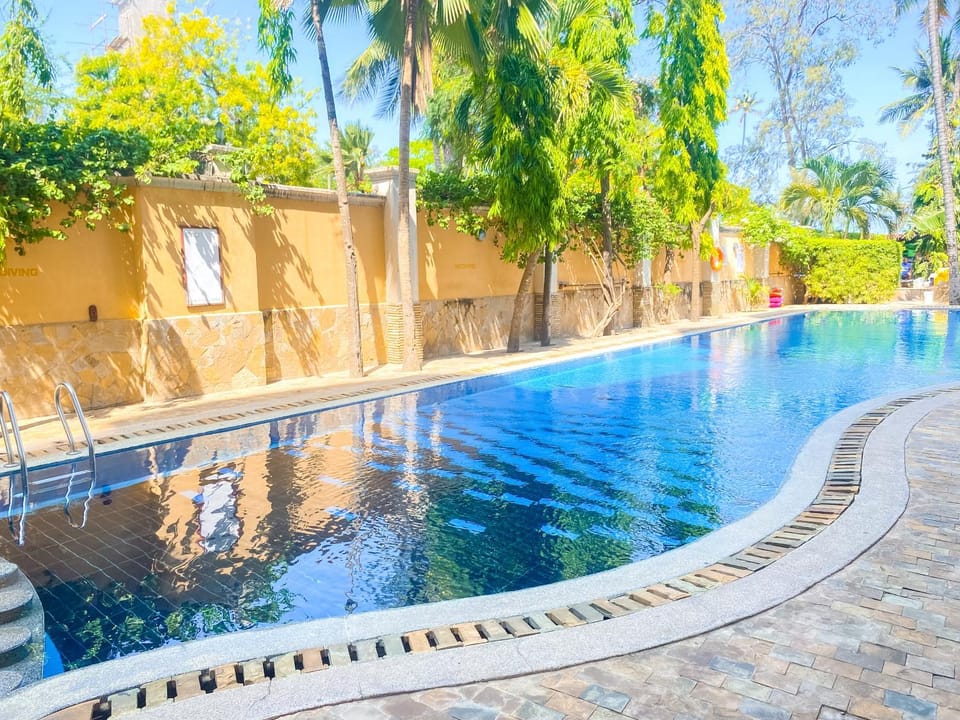 Day, Pool view, Swimming pool, sunbed