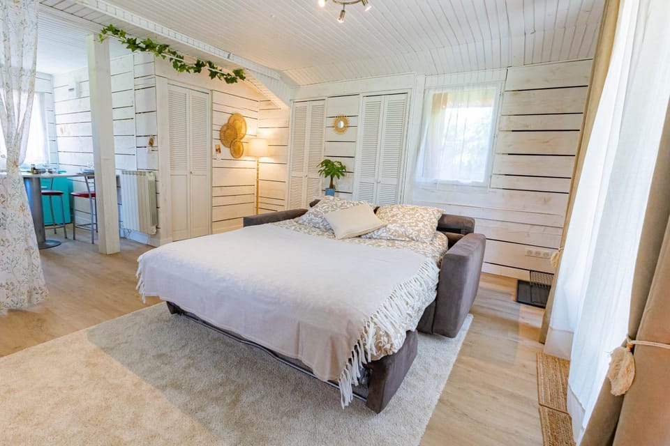 Bed, Photo of the whole room, wardrobe