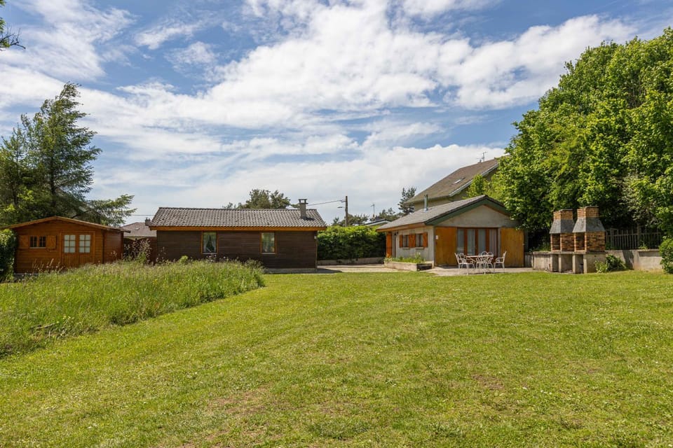 Property building, Garden, Garden view, Parking