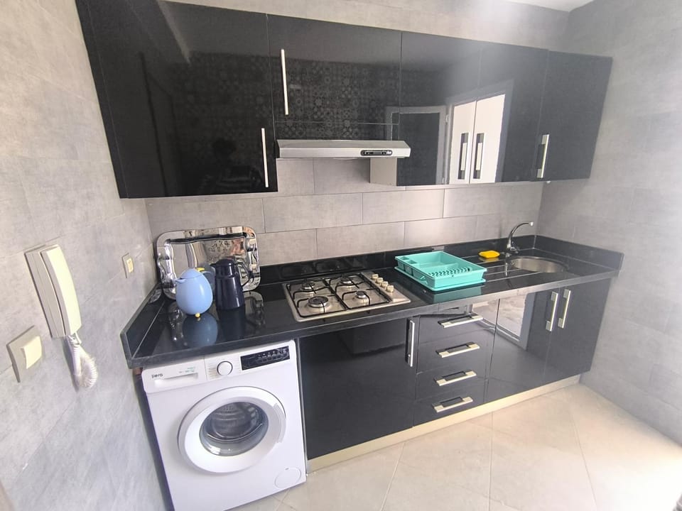 Kitchen or kitchenette, stove, washing machine