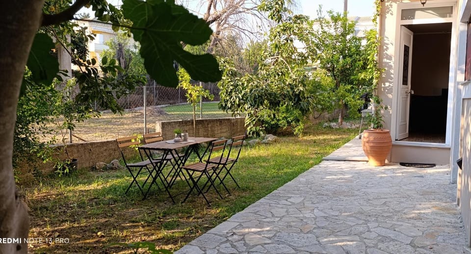 Patio, Facade/entrance, Garden, Dining area, Garden view