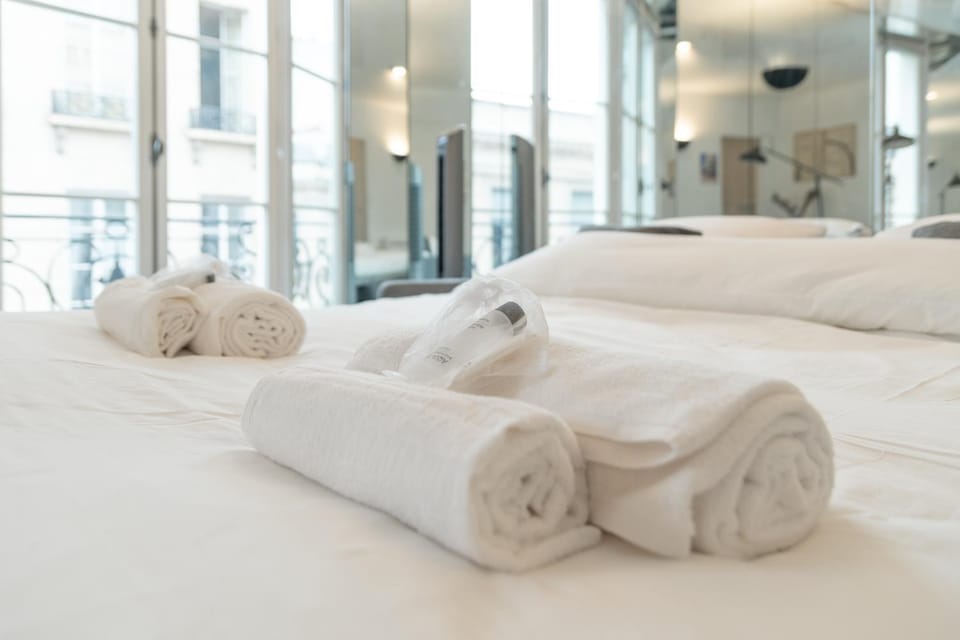 Bed, Photo of the whole room, Bedroom, towels